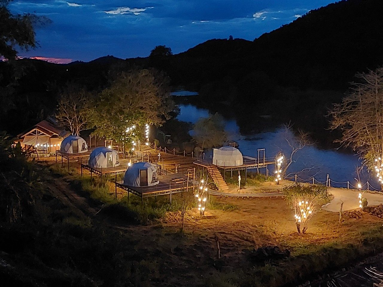 Thi công chiếu sáng glamping